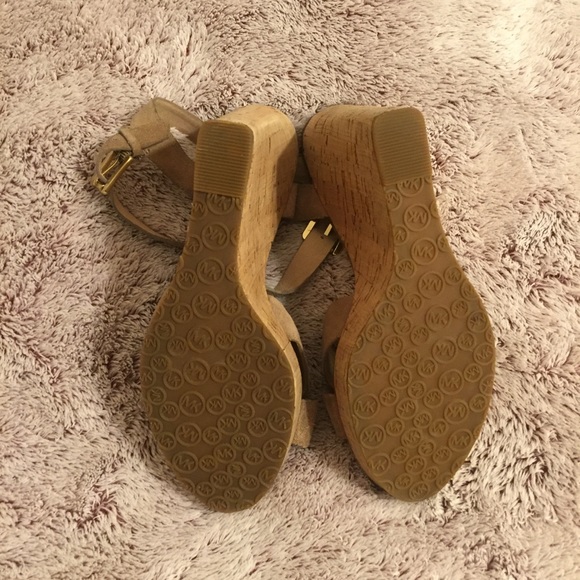 Michael Kors Suede & Cork Tan & Gold Wedge - Picture 3 of 5